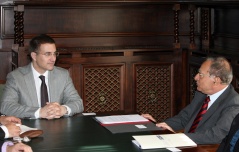 8. avgust 2012. godine Predsednik Narodne skupštine mr Nebojša Stefanović u razgovoru sa šefom Misije OEBS u Srbiji Dimitriosom Kipreosom (FOTO: Tanjug)